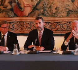 Don Felipe junto al ministro de Asuntos Exteriores y de Cooperación, José Manuel García-Margallo y el ministro de Asuntos Exteriores de la República F